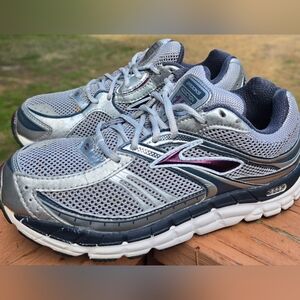 Sz 7.5 Women's BROOKS ADDICTION 10th EDITION Gray Running Shoes